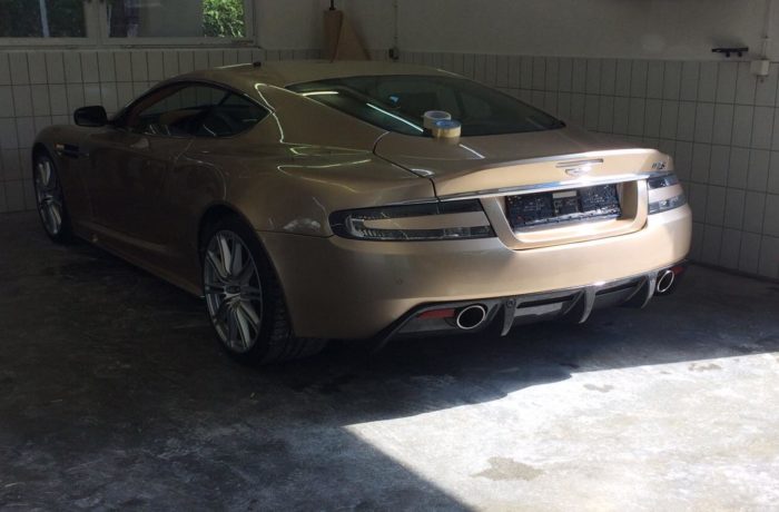 Aston Martin lackiert